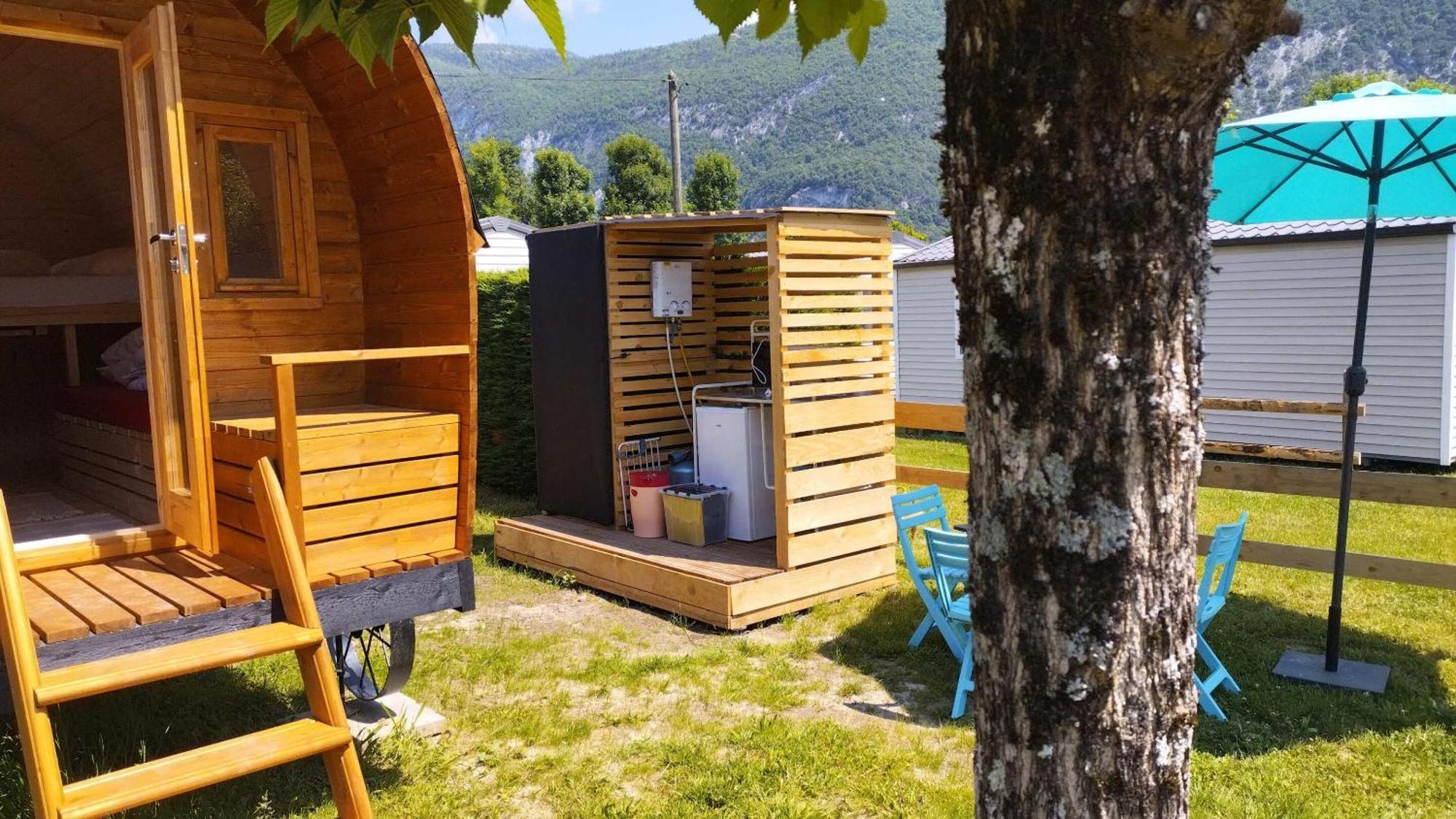 Отель Camping Le Hameau Des Pecheurs Новалез Экстерьер фото